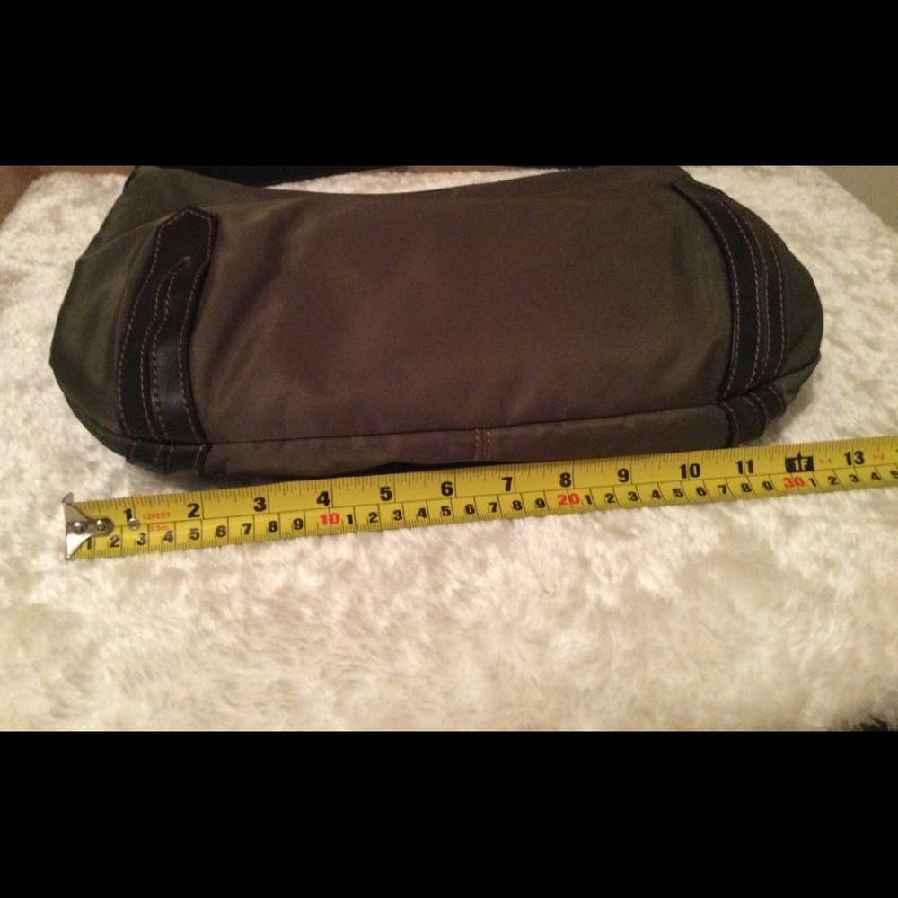 KENNETH COLE REACTION HOBO BAG - Picture 10 of 10
